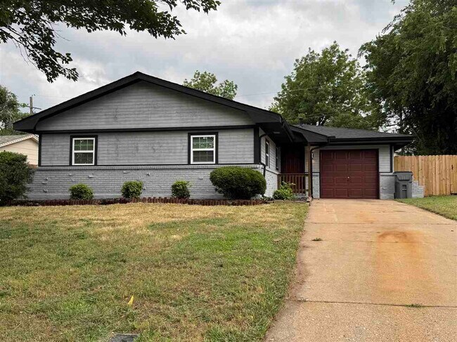 Building Photo - 5816 NW Cherry Ave