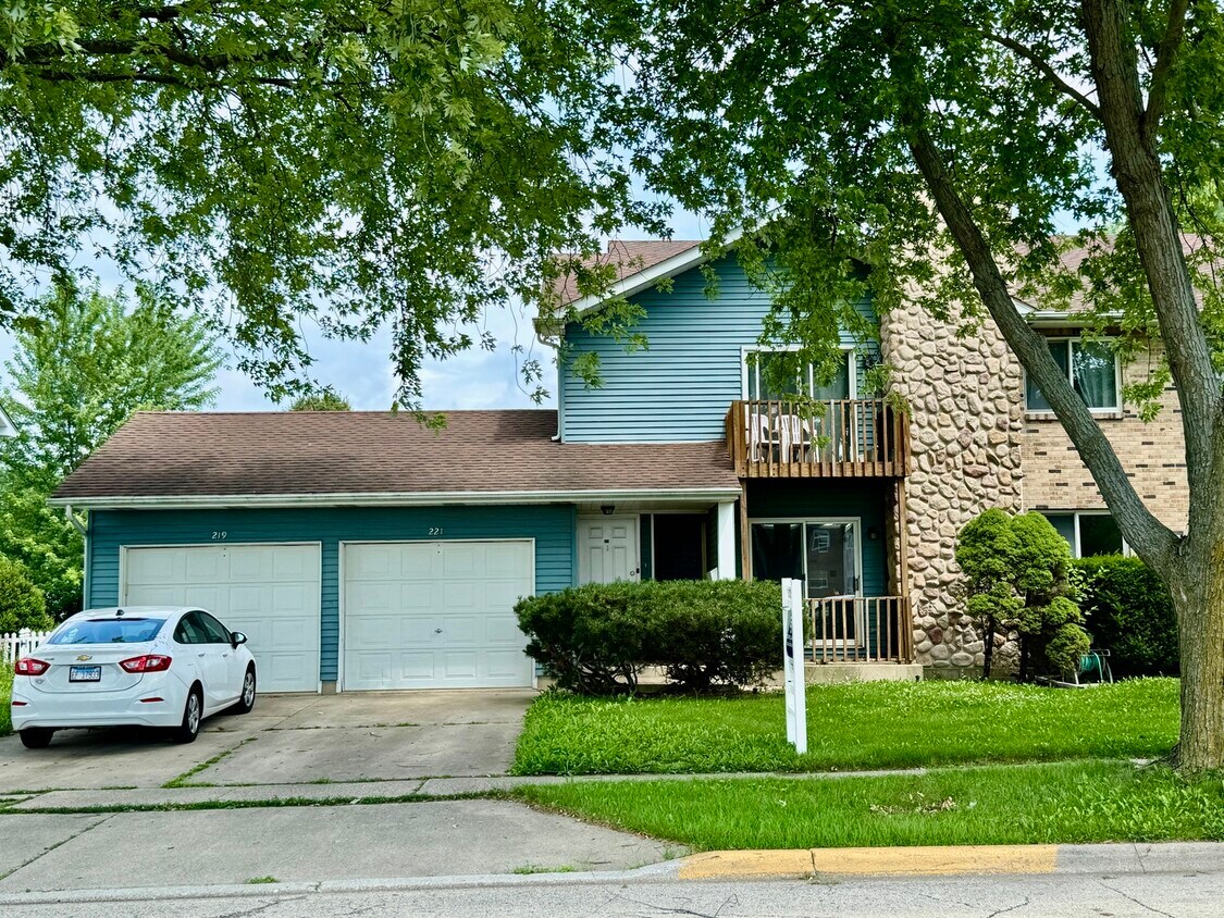 Primary Photo - 221 Barb Blvd