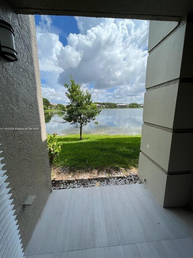 Foto del edificio - 5001 Wiles Rd