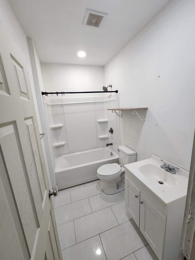 Building Photo - 160 Waterville St