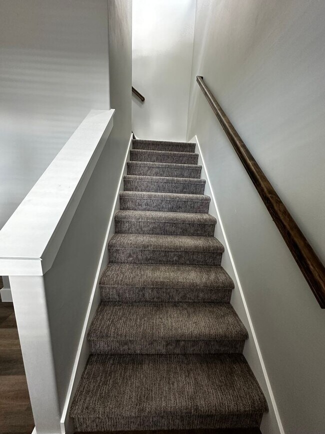 Building Photo - Beautiful and New 3 Bedroom Home