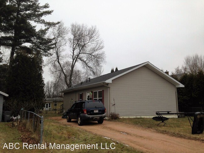 Building Photo - 3 br, 2 bath House - 1039 Dorr Ave
