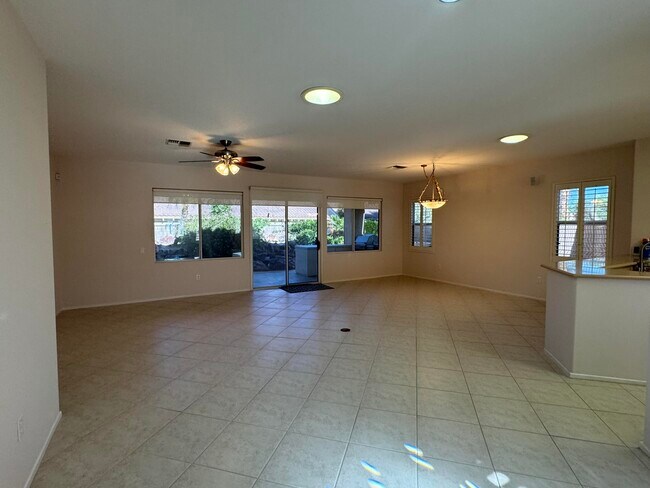 Foto del edificio - 39354 Falconwood Ct