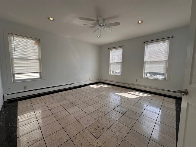 Foto del edificio - 571 Somerville Ave