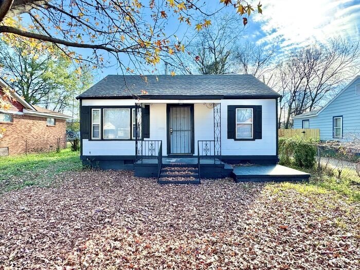 Photo - 2071 Hubert Avenue