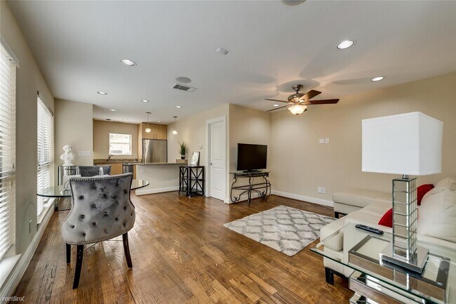 Foto del edificio - 1 br, 1.5 bath Duplex - 4973 Thunder Rd Un...