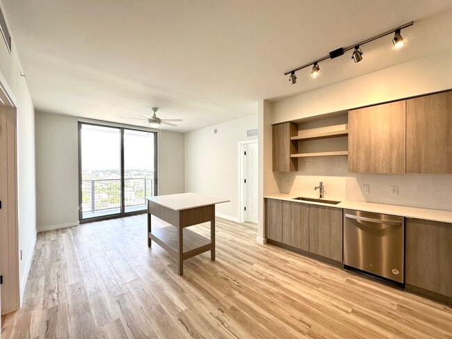 Photo - 527 SW 5th Ave Apartment