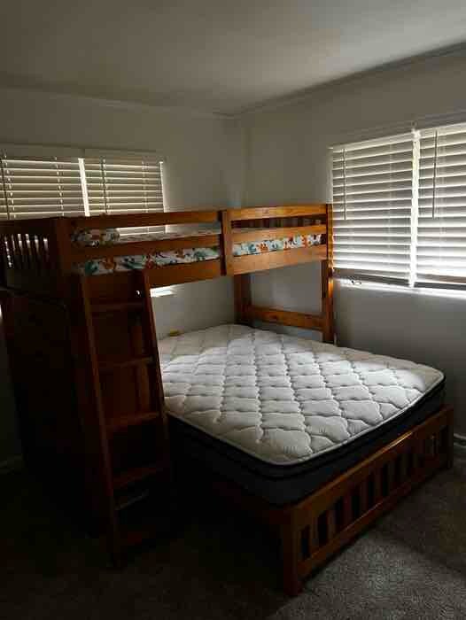 Foto del edificio - 809 N Alpine Rd