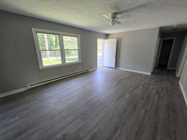 Building Photo - 5 N Fern Ave