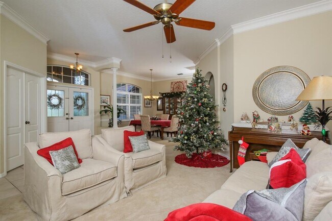 Foto del edificio - 4443 Golden Lake Dr
