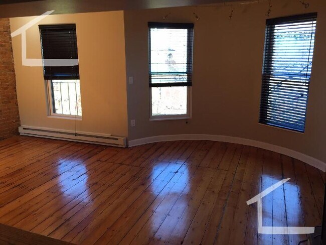 Building Photo - Top Floor Unit in South End Central Locati...