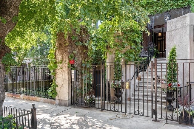 Building Photo - 275 Beacon St