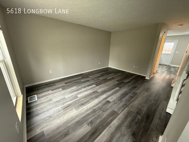 Foto del edificio - 5618 Longbow Ln