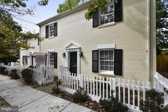 Building Photo - 221 S Fayette St