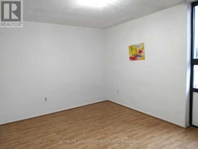 Building Photo - 350-350 Seneca Hill Dr
