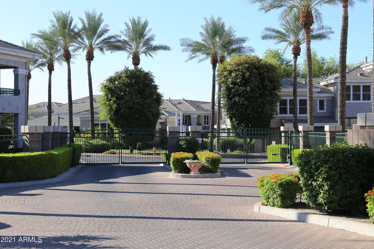 15221 N Clubgate Dr Unit 2123, Scottsdale, AZ 85254 Room for Rent in