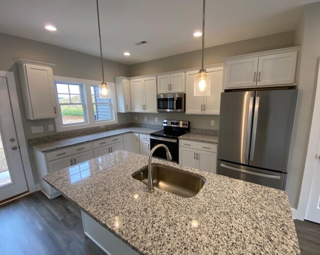 Building Photo - 2BR, 2.5BA TH in English Commons