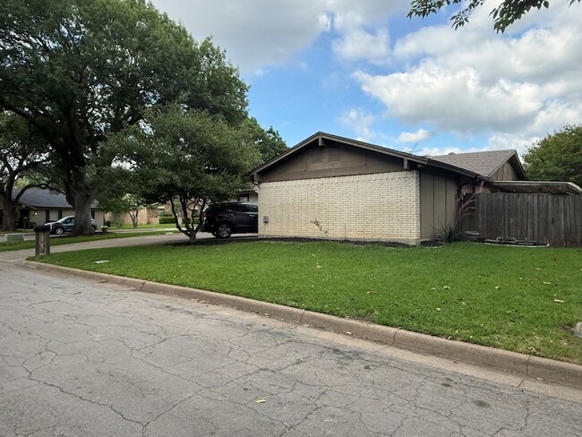 Building Photo - 15745 Covewood Cir