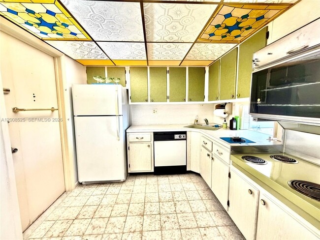 Building Photo - 1410 S Ocean Dr