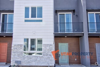 Building Photo - 964 W 500 S