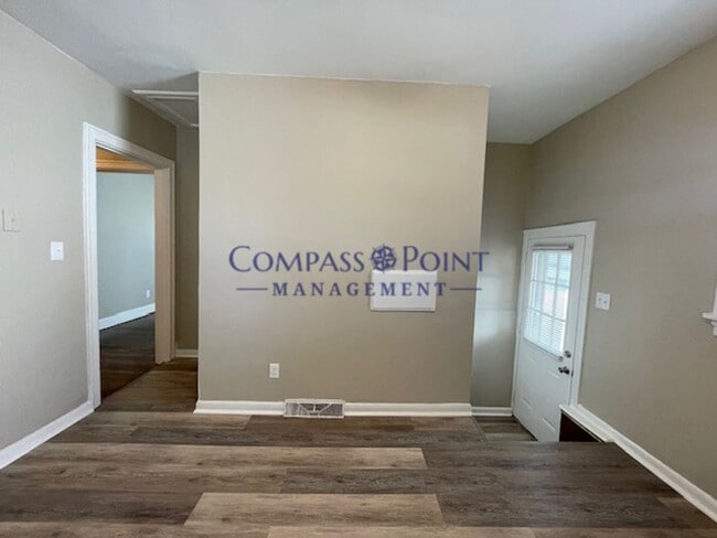 Building Photo - Newly Renovated Just For You! First Month's Rent Free!!