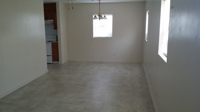 Building Photo - 346 Railroad Ave