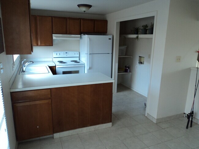 Building Photo - 2420 Clearview Ave