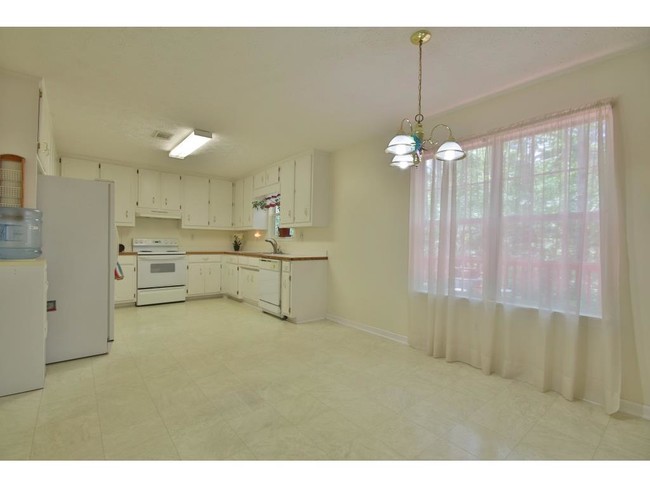 Building Photo - 2265 Valley Wood Dr