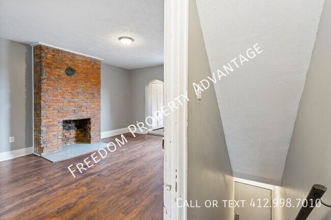 Foto del edificio - 2325 Sarah St