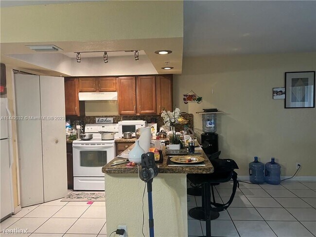 Building Photo - 3 br, 2 bath House - 8306 NW 35th St # 1-2