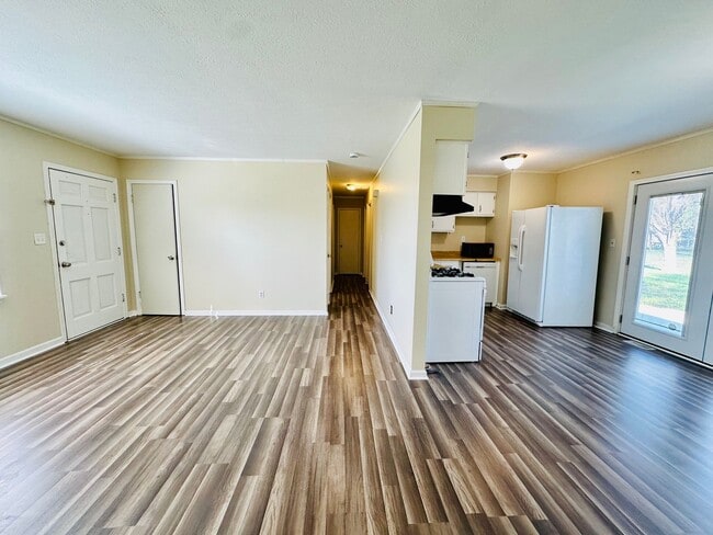 Building Photo - Updated 4BR/2BA ranch in LaGrange now avai...
