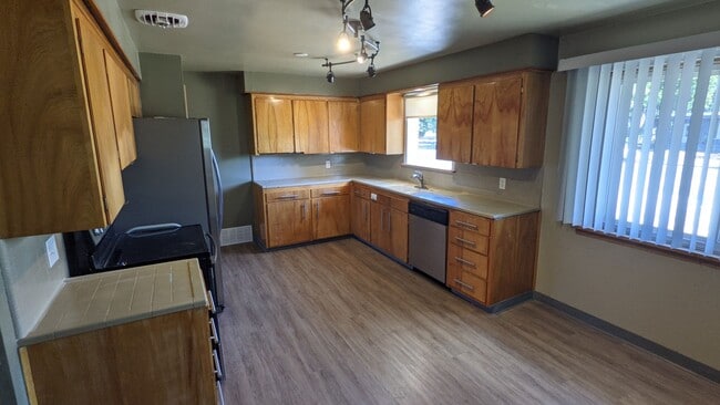 Building Photo - Spacious house with large fenced yard