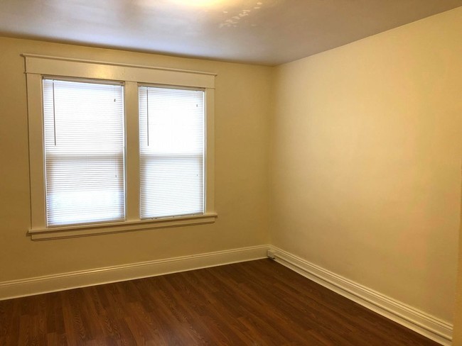 Building Photo - Beautiful Newly Renovated 2 Bedroom Apartment