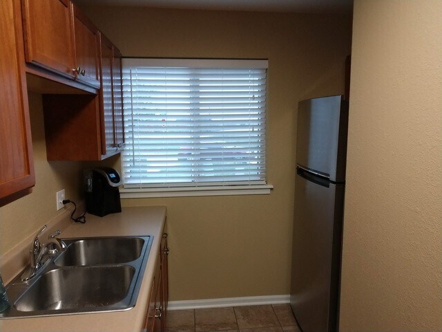 Foto del edificio - Large 3 Bed/ 2 Bath Townhome on West Side!