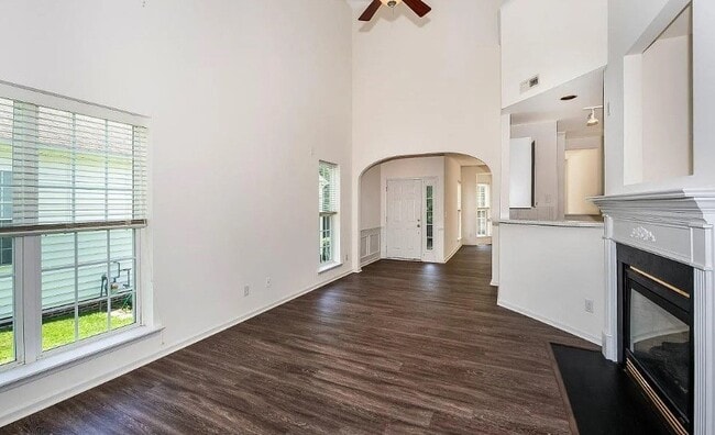 Foto del edificio - 5013 Delta Lake Dr