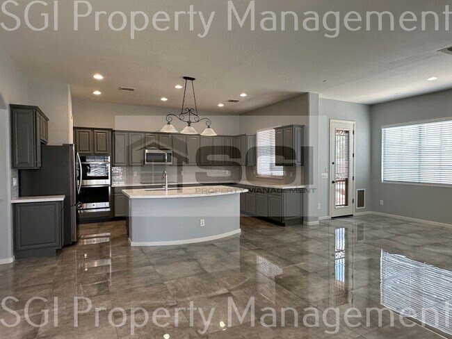 Building Photo - STUNNING CUSTOM HOME READY FOR MOVE IN!!