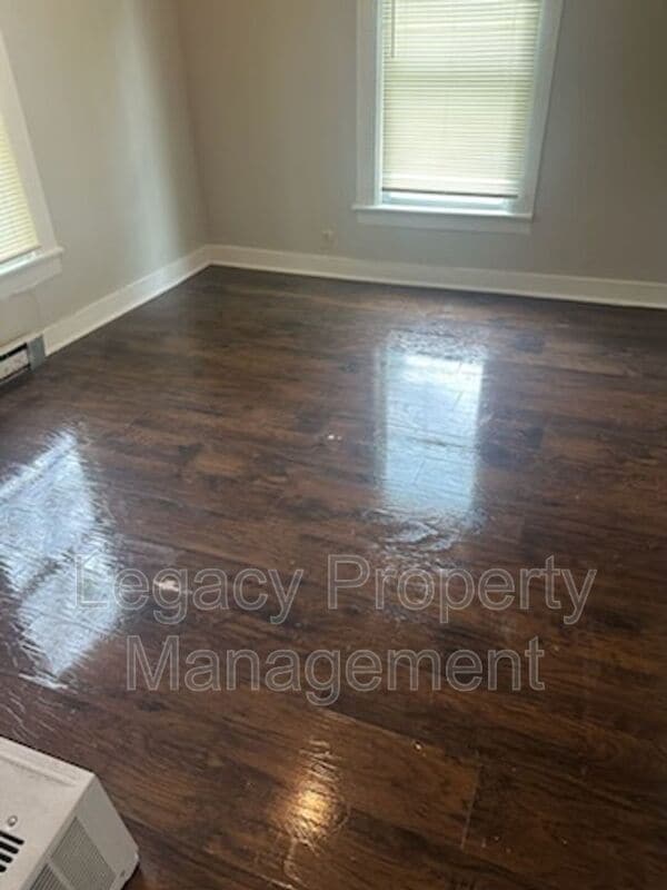 Building Photo - 1111 N Mebane St