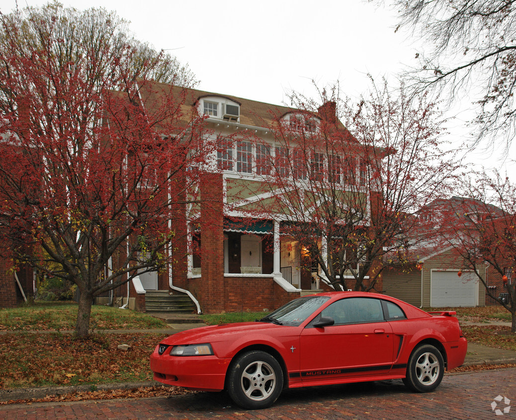 Building Photo - 1036 7th St