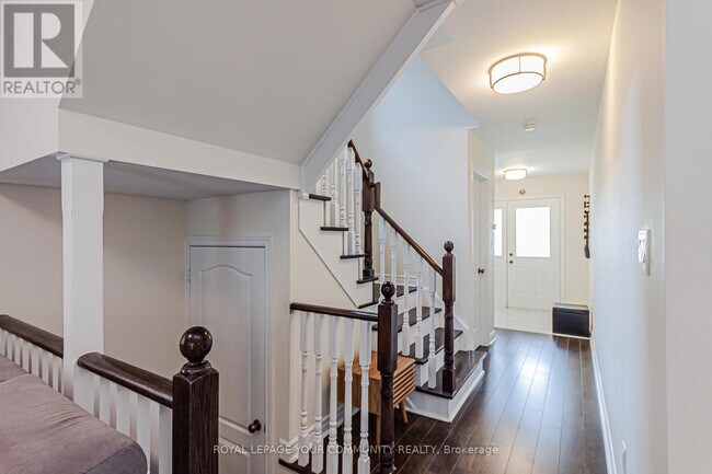 Building Photo - 32 Black Maple Crescent
