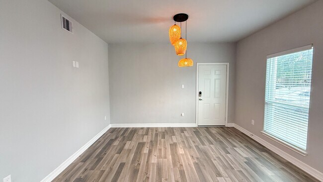 Foto del edificio - 7823 Gladstone St
