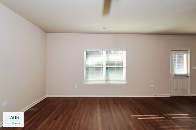Building Photo - 430 Clover Cir