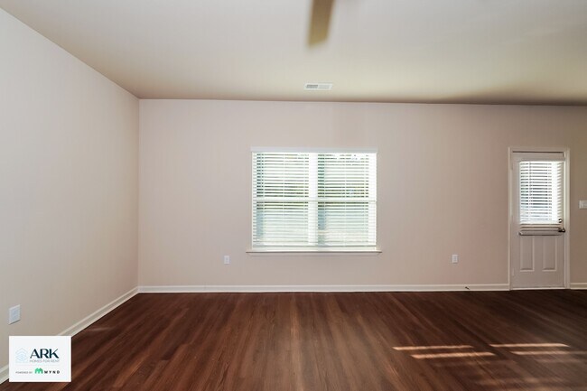 Foto del edificio - 430 Clover Cir