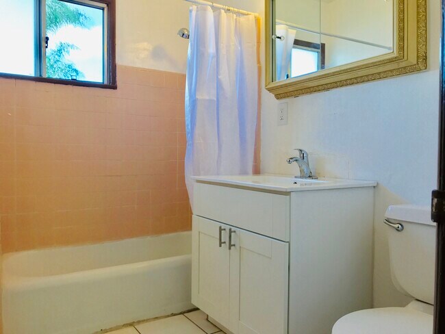 Foto del edificio - 2021 Cloverfield Blvd