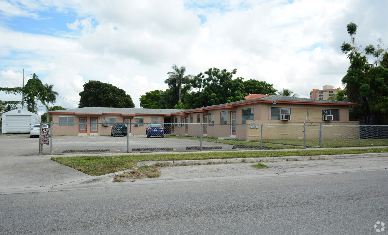 Building Photo - 1915-1935 NW 28th St