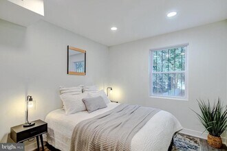 Building Photo - 1420 Eastern Ave NE