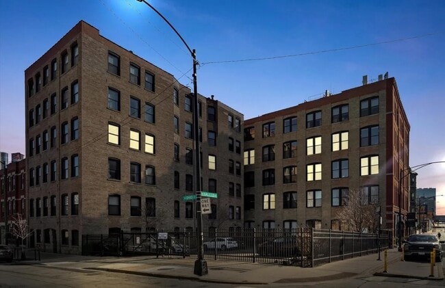 Building Photo - 525 N Halsted St