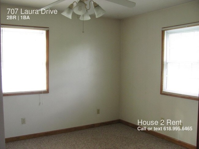 Building Photo - 707 Laura Ln