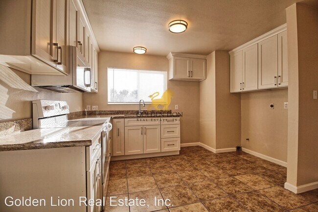 Building Photo - 3 br, 1.5 bath House - 830 Palm Cir