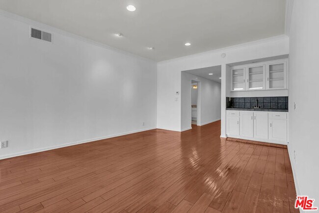 Foto del edificio - 8642 Gregory Wy