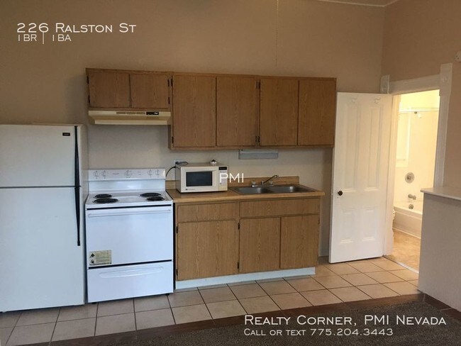 Building Photo - Charming Studio Apartment For Rent